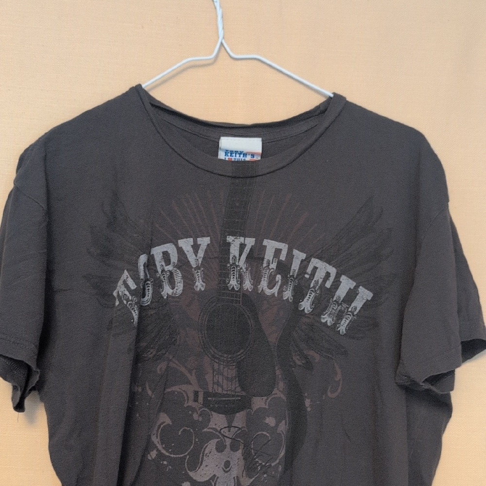 Toby Keith’s I Love This Bar & Grill Official Guitar Themed Gray T-Shirt Size L